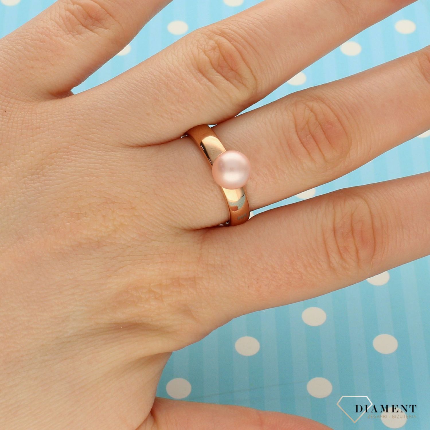 Pierścionek z różową perełką Melano M01SR5082RG R. Piękny, delikatny, srebrny pierścionek. Pierścionki Damskie w Sklepie z Biżuterią zegarki-diament.pl. Piękne i Eleganckie pierścionki (2).jpg